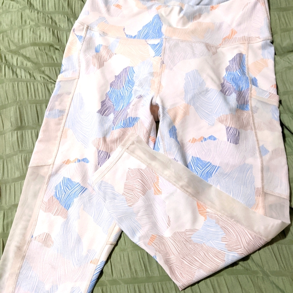 Fabletics leggings, cropped, like new!